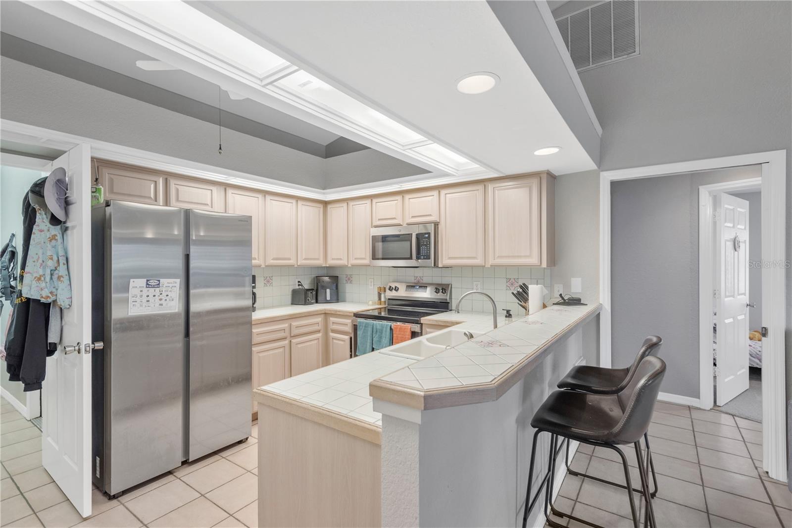 Kitchen w/Breakfast Bar