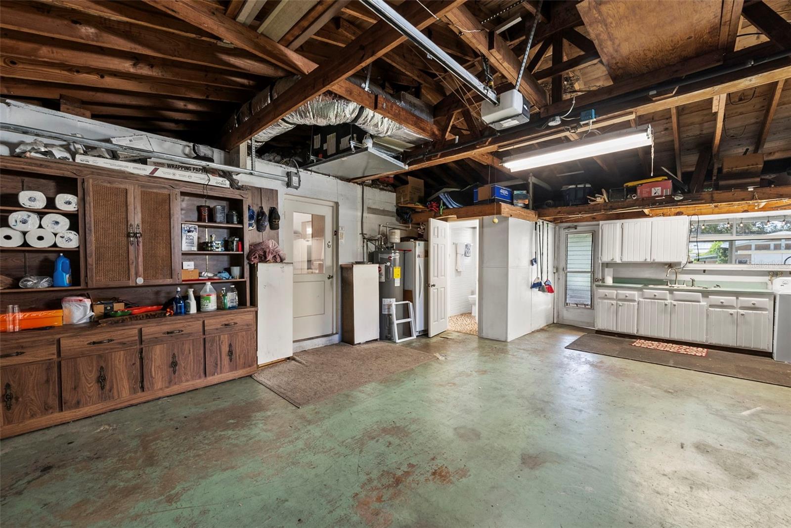 Oversized Garage can fit a Large Pick-Up
