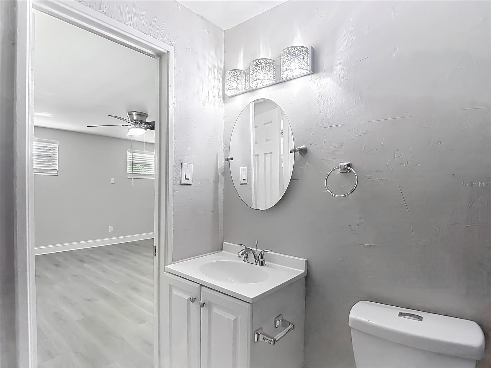 TB8520358