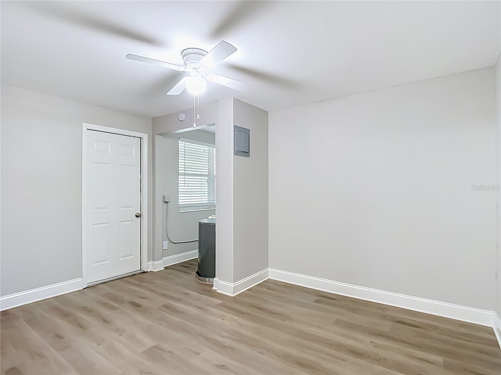 TB8520358