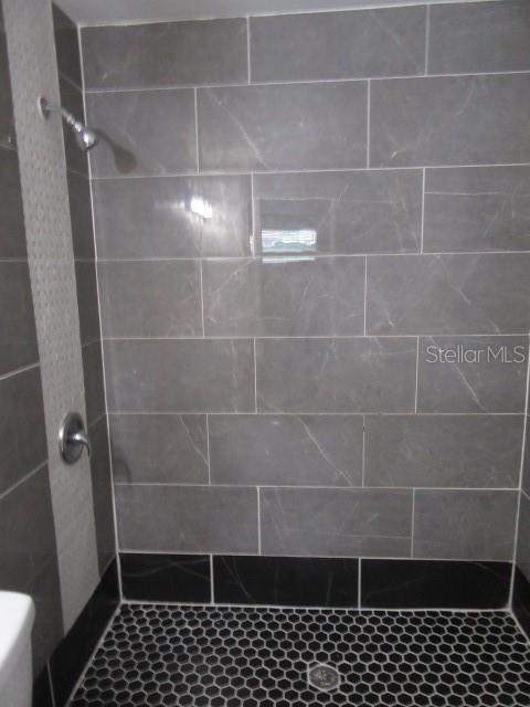 TB8520358