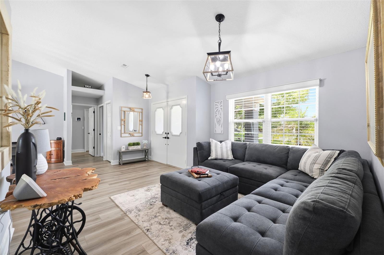 Dining/Foyer