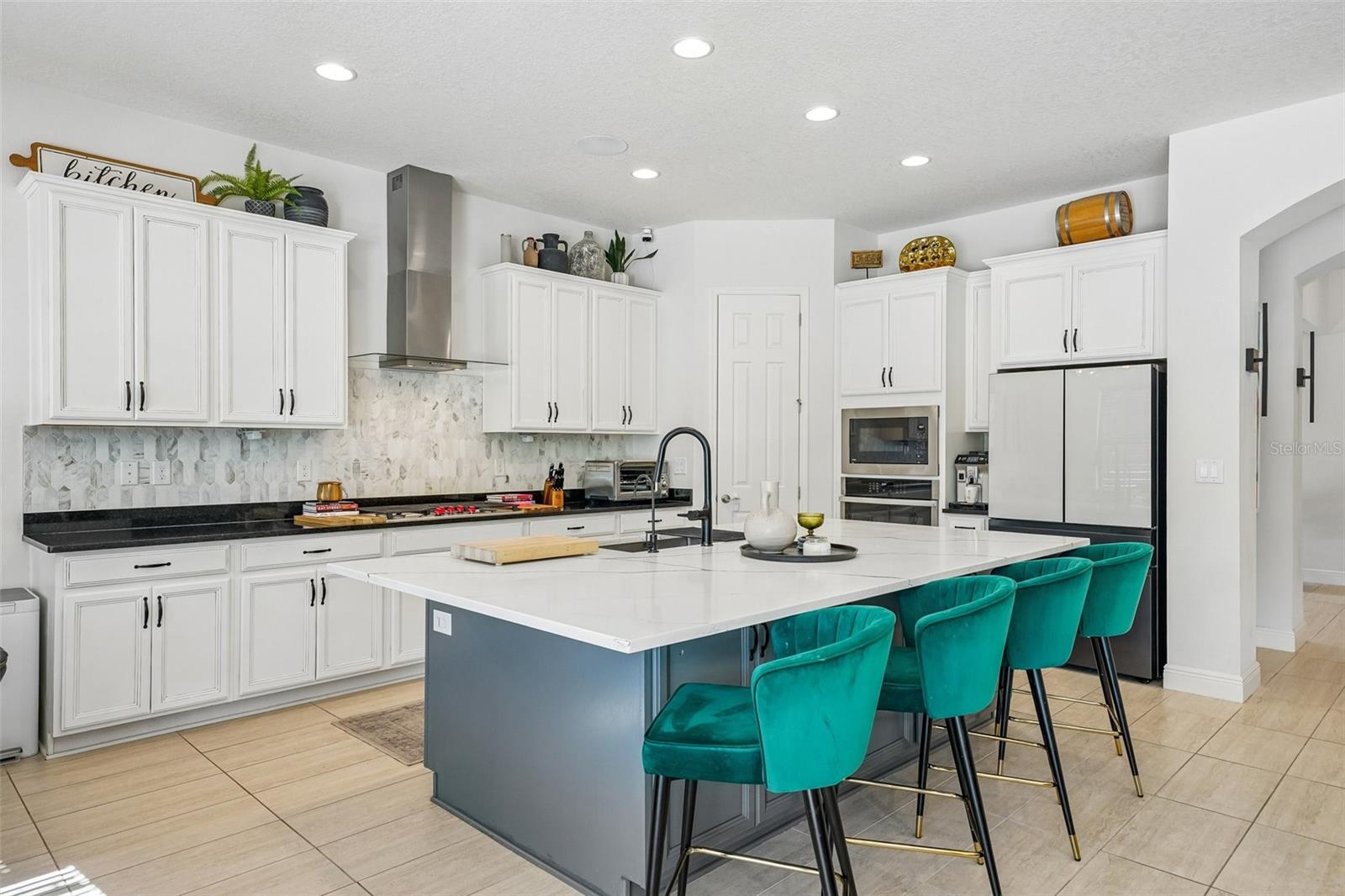 TB8520427