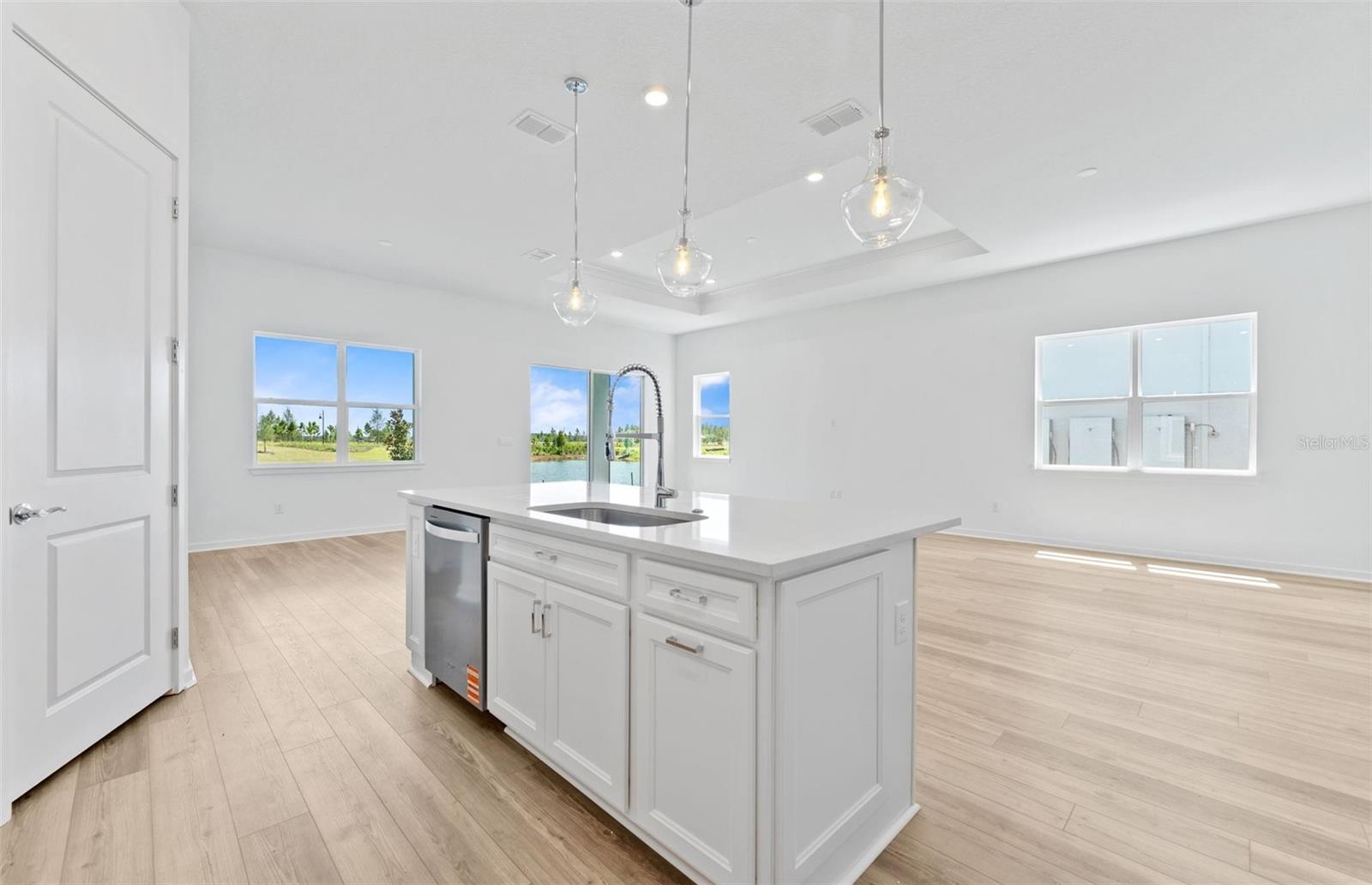 Center Island w/Storage