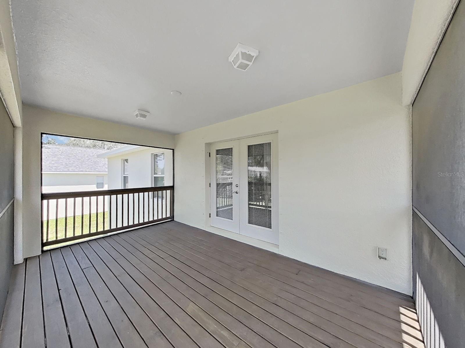 Enjoy Bug free outdoor screened in patio!