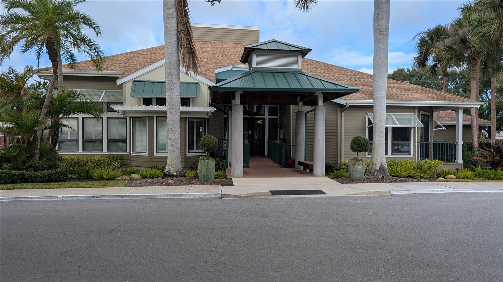 South Pointe Alexis community center, pool, spa, Fitness center, billiards room entertaining kitchen and massive seating area!