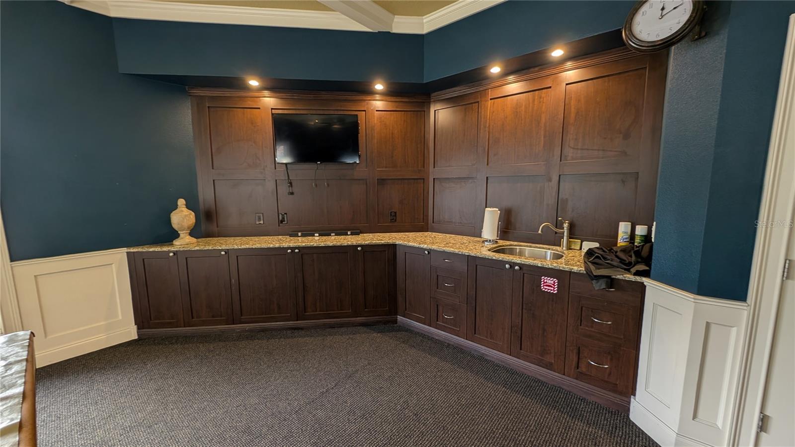 Game room/Billiards room
