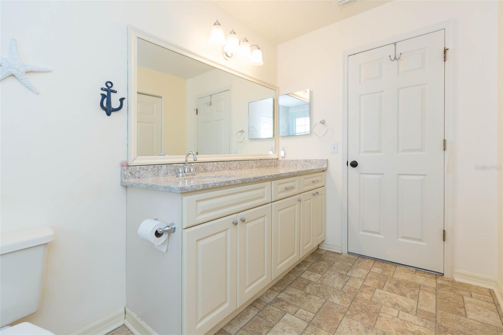 TB8520468