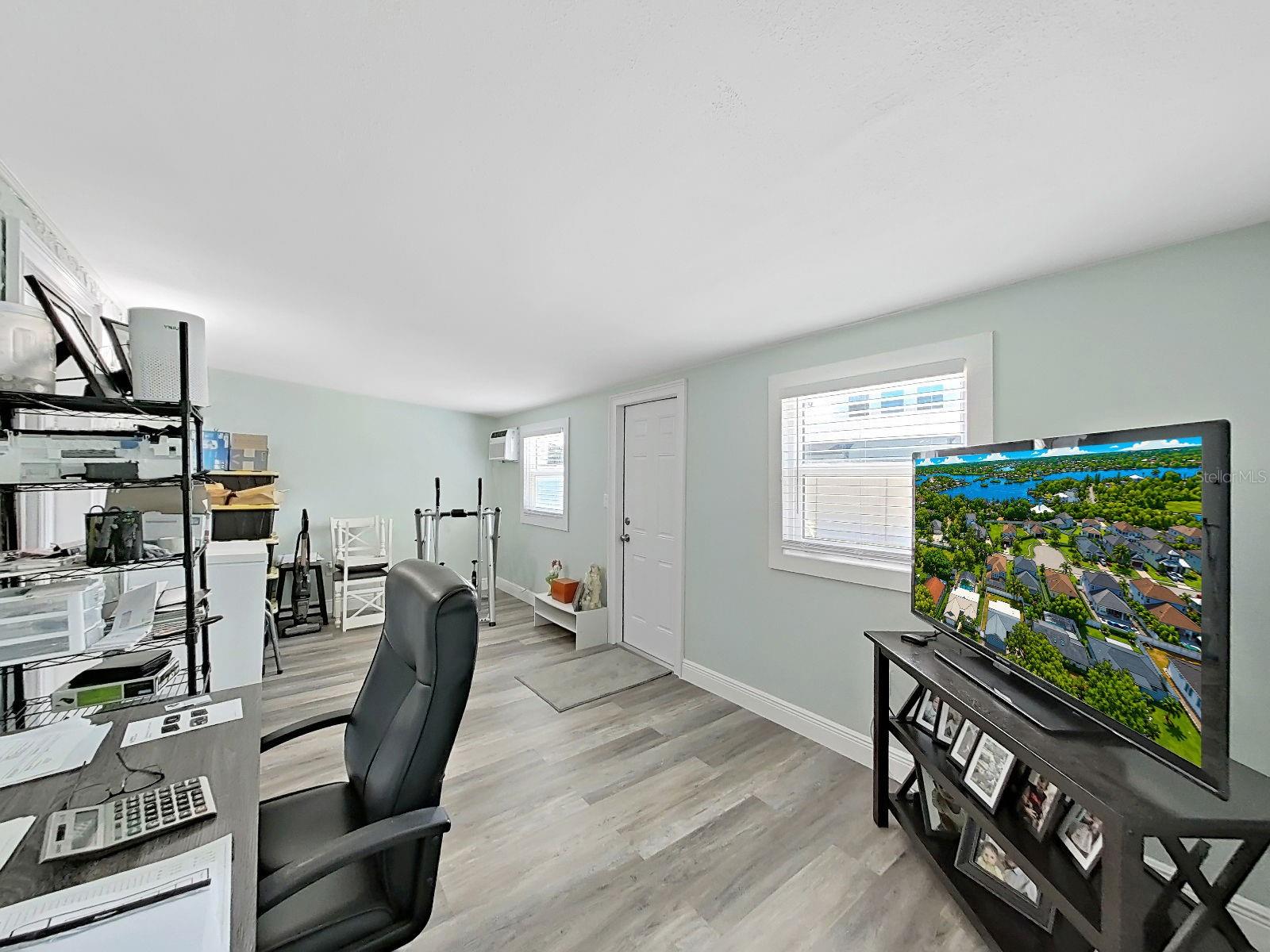 Huge Flex space great for an office, extra bedroom playroom or 2nd living space!