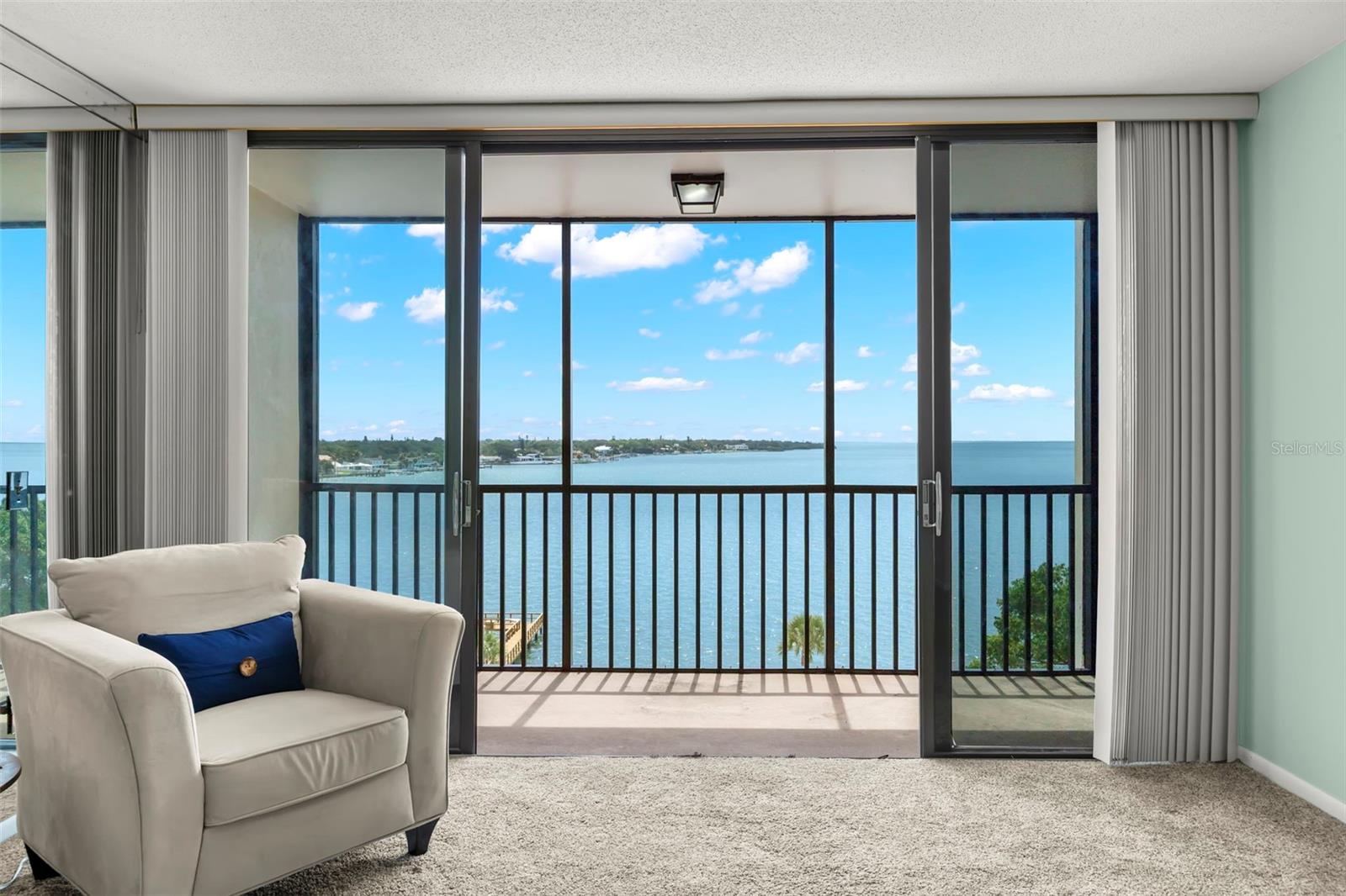 Second bedroom suite with private balcony