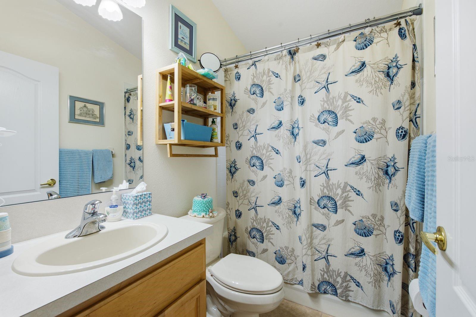 Hallway bathroom between bedroom 2 & 3