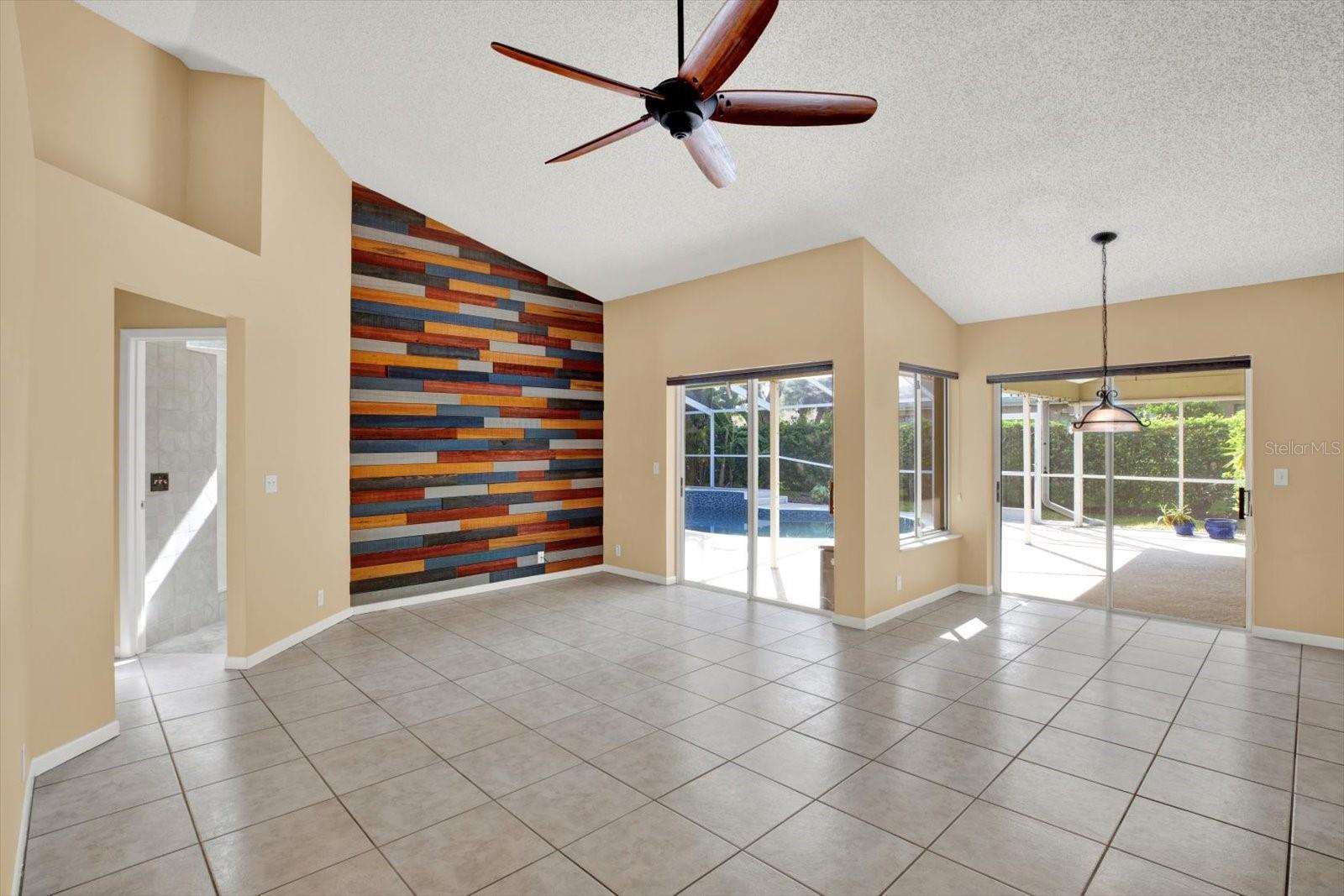 TB8520537