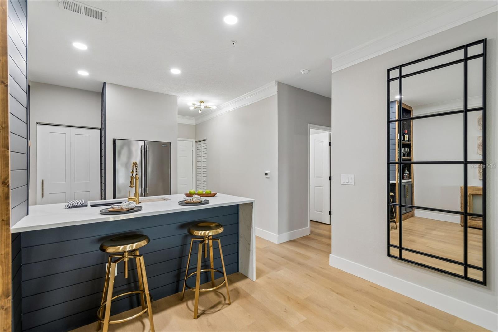TB8520560