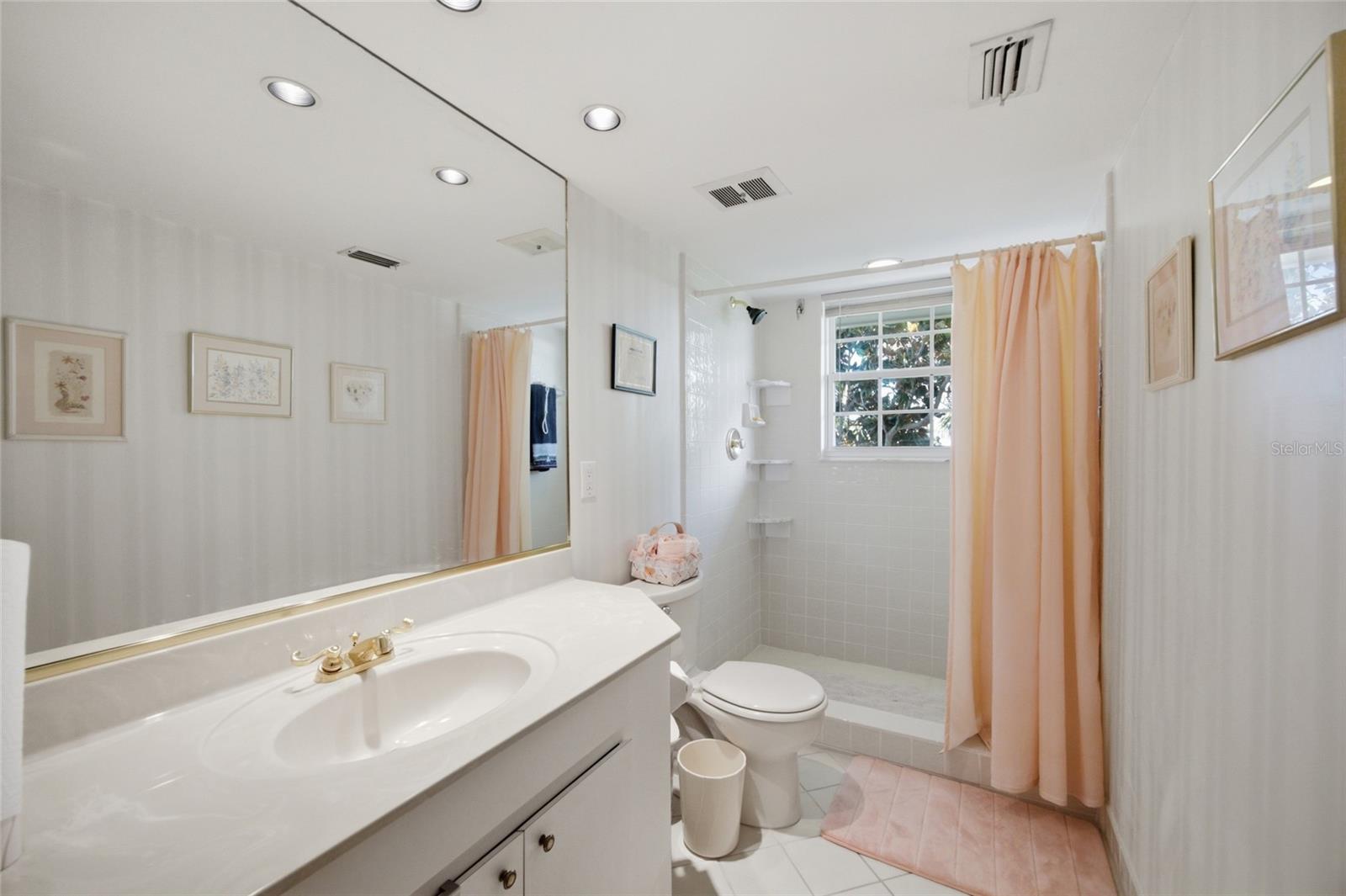 Second upstairs bathroom