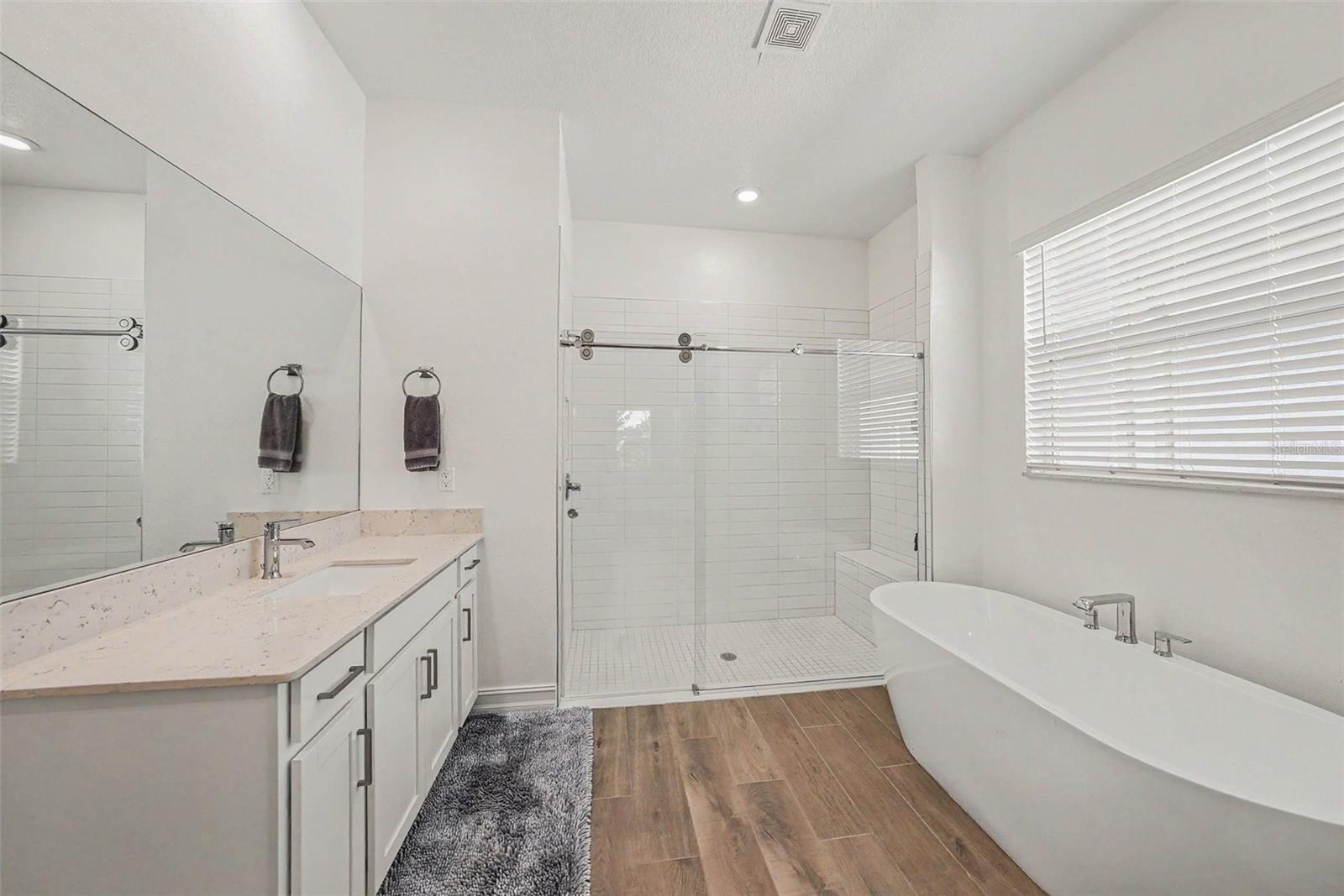 Resort style bath? Yes, please!