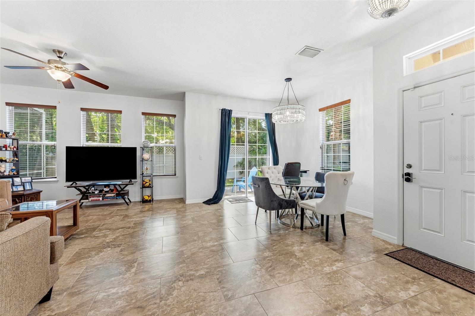 living/dining room