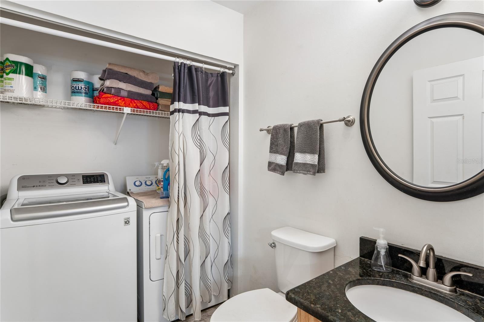 Washer/Dryer included