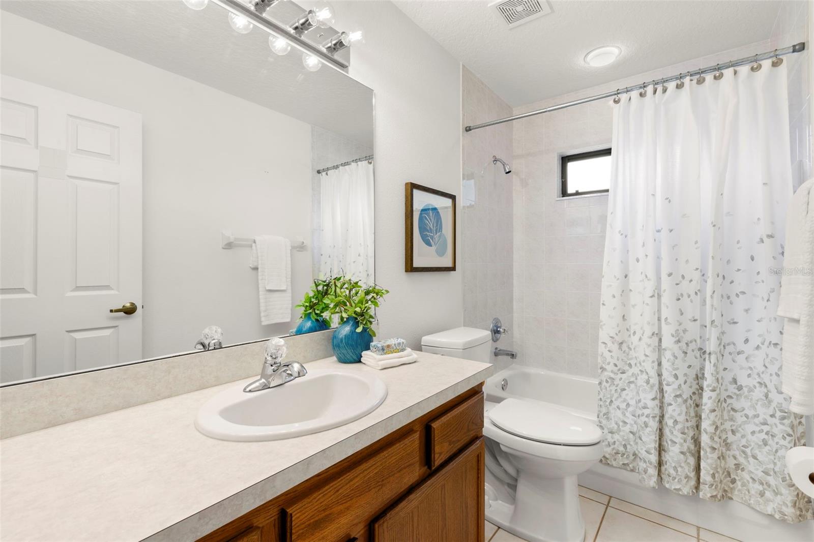 Guest bathroom in between between 2 & 3