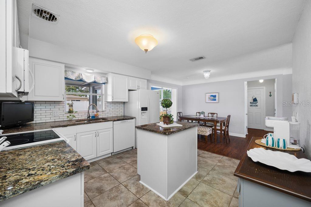Great Space to Work in this Kitchen!