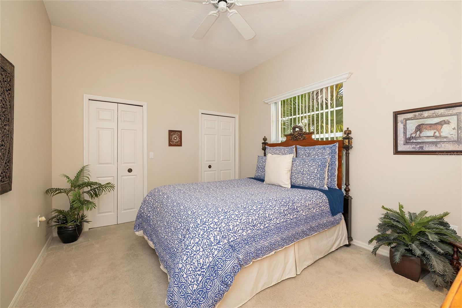 Second bedroom with direct access to the full bath