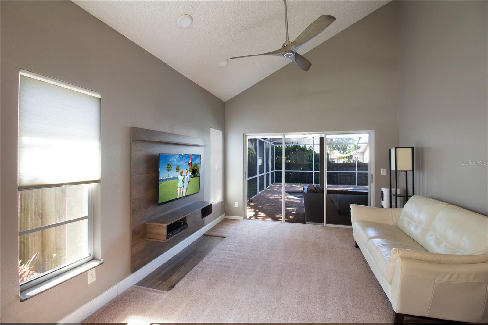 Living Rm w/Pool Access