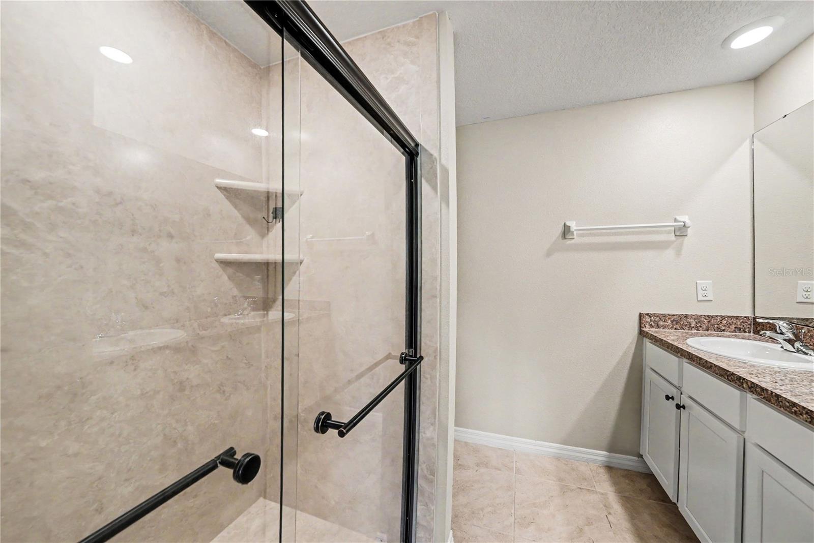 TB8520839