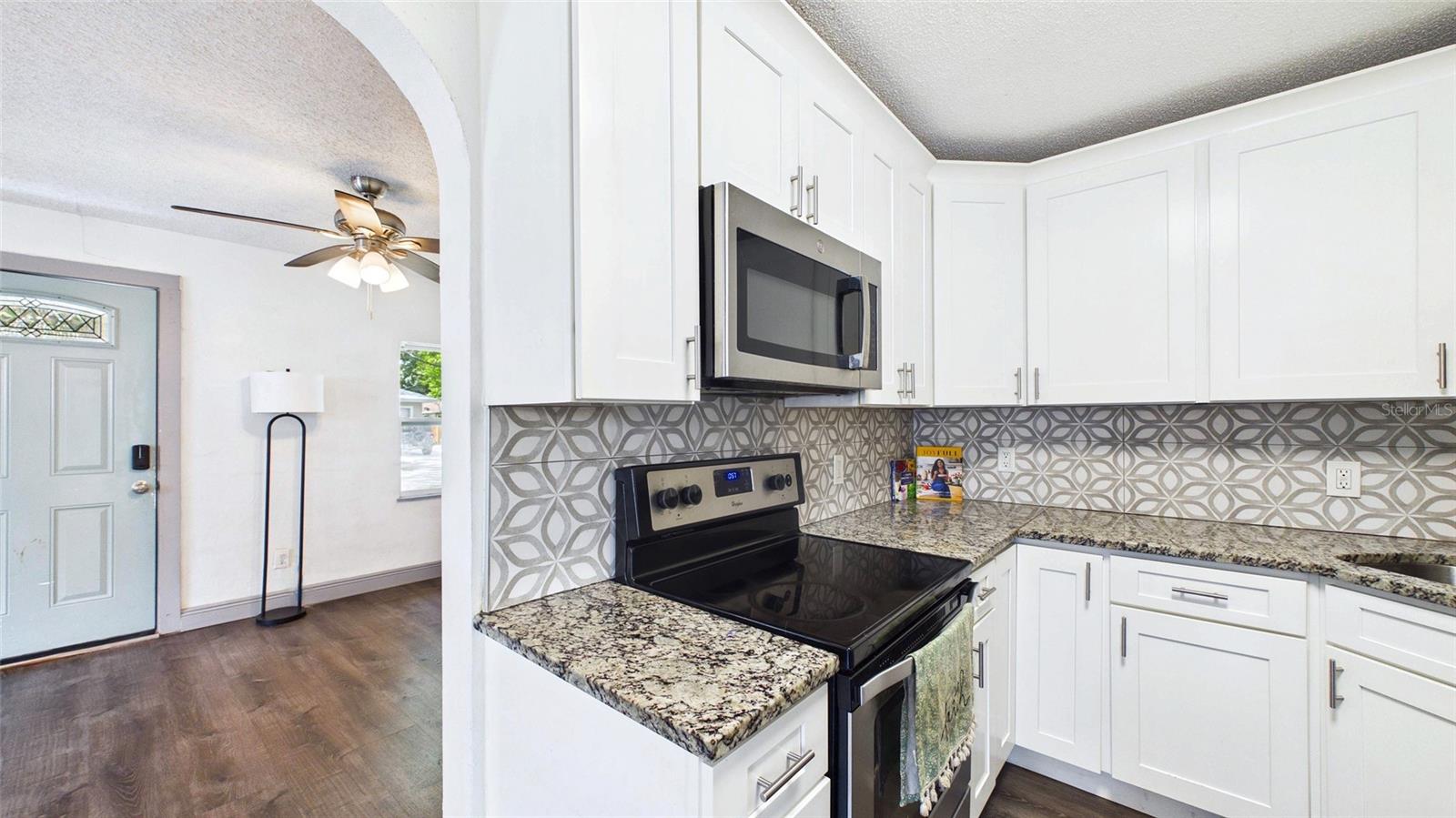 TB8520867