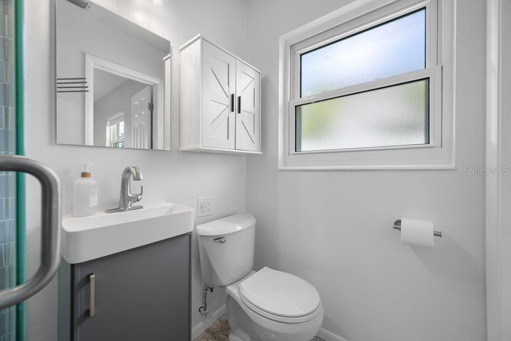 Newly Remodeled Primary En-Suite Bath