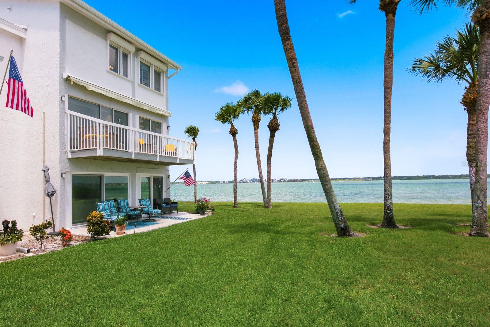 End unit overlooking intracoastal