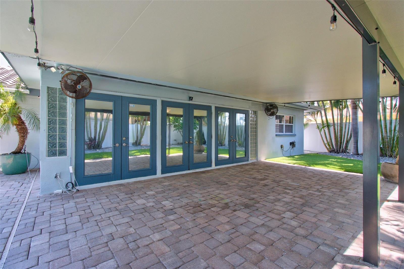 TB8520912