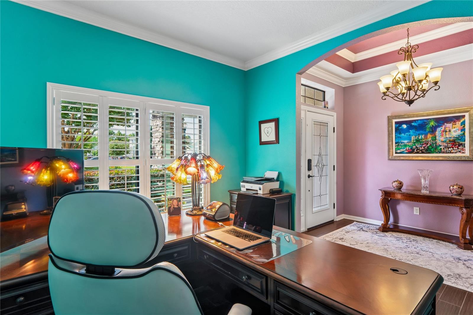 Beutiful Arched Doorway can easily be closed off for more privacy