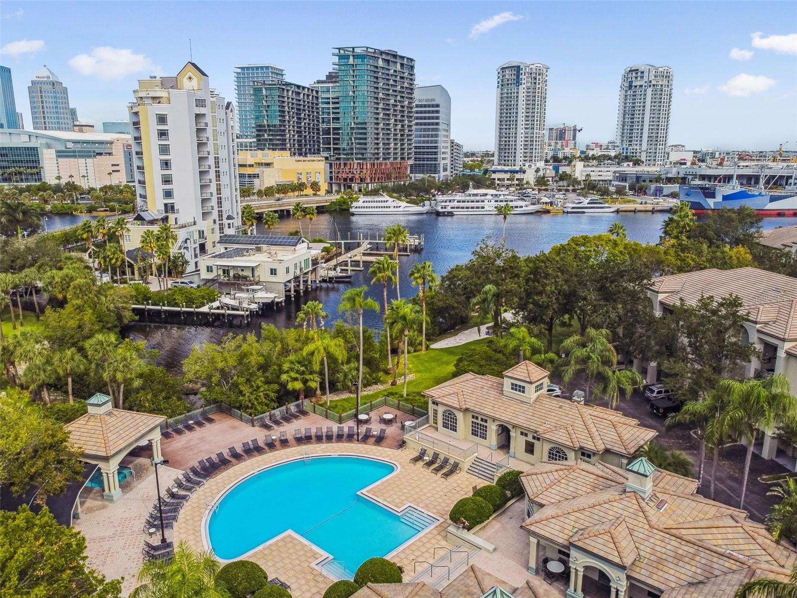 TB8520937