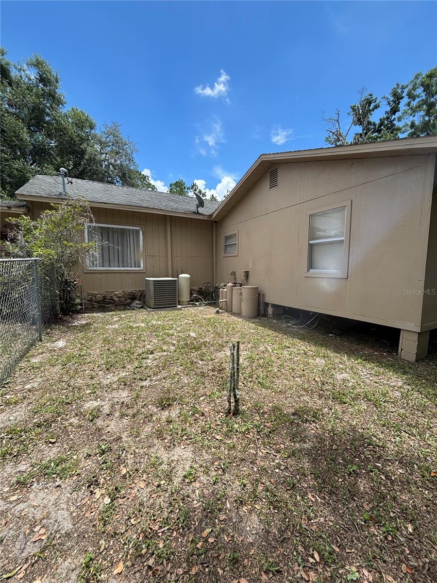 TB8520942