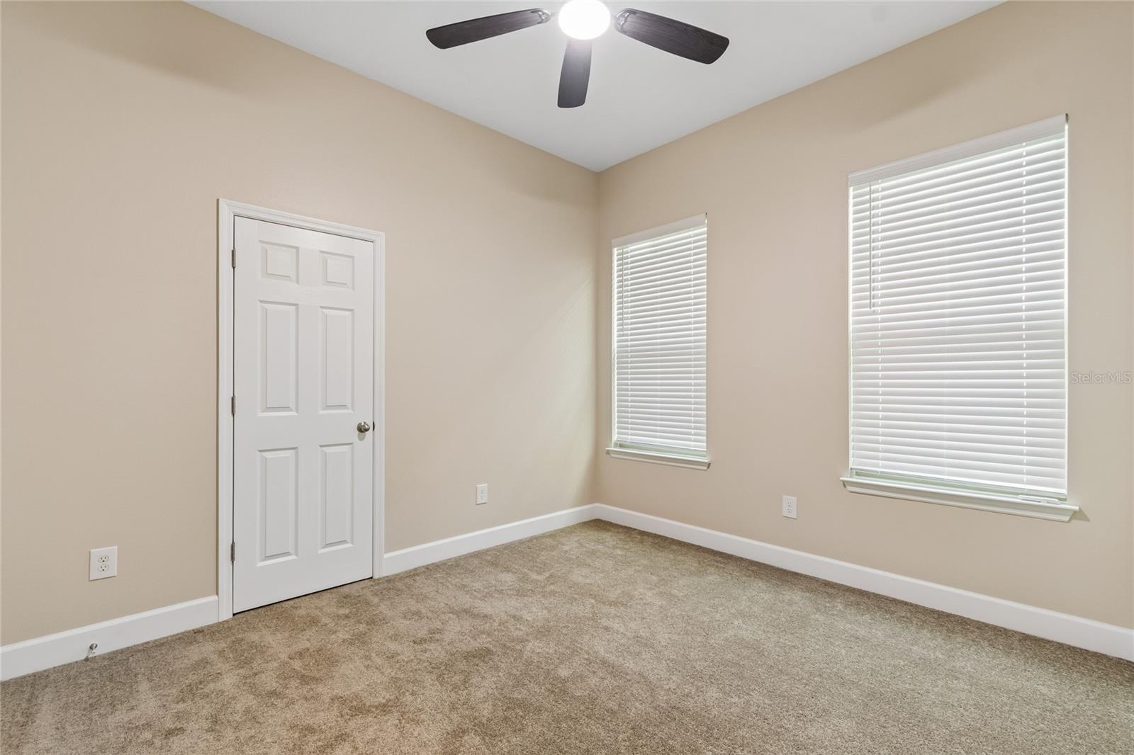 TB8520964