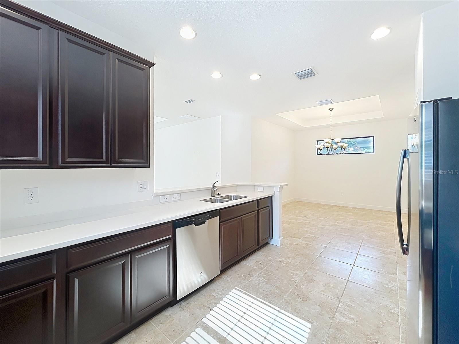 TB8520978