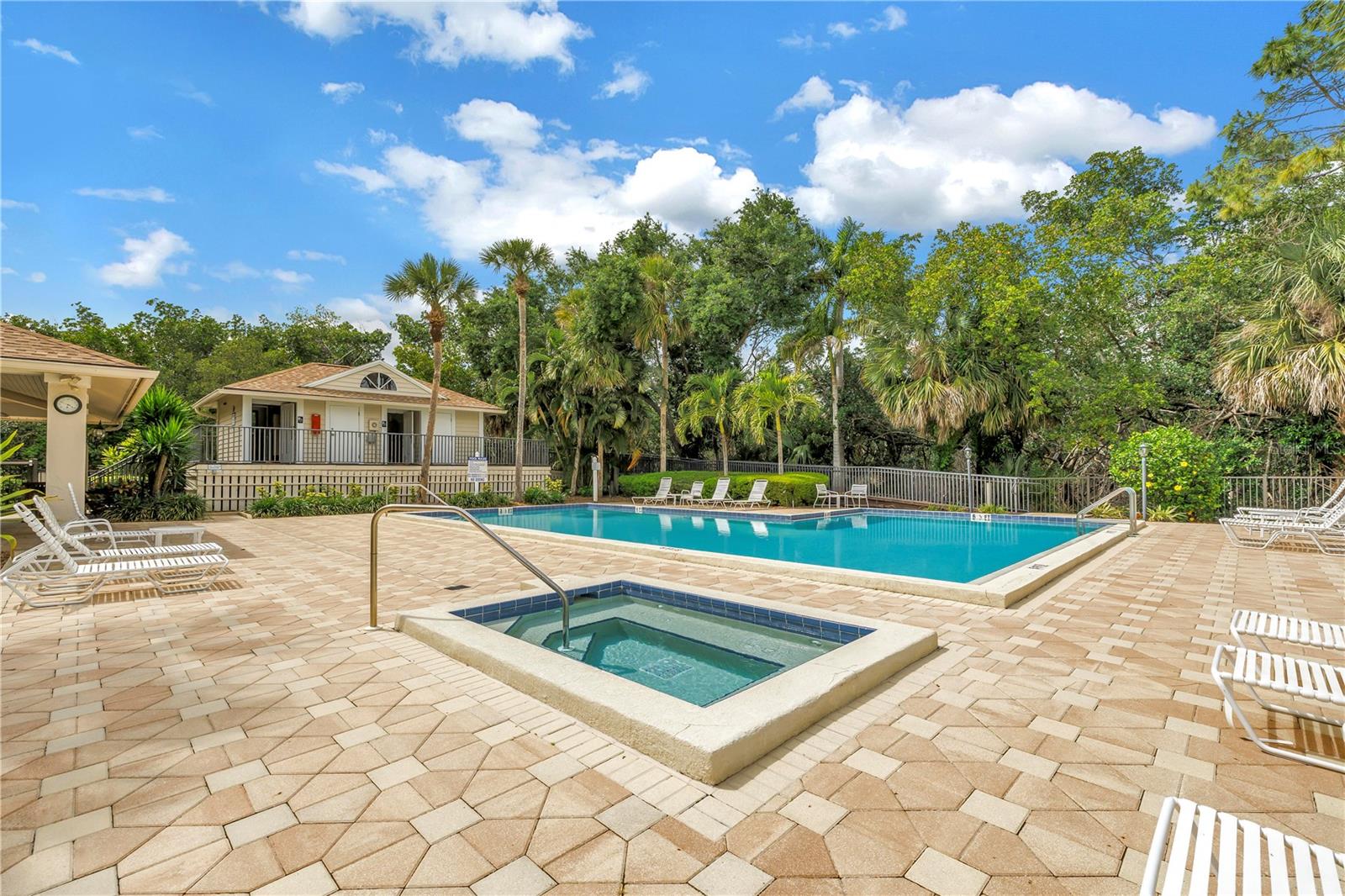 Hot Tub, Pool, Changing Rooms, Picnic area