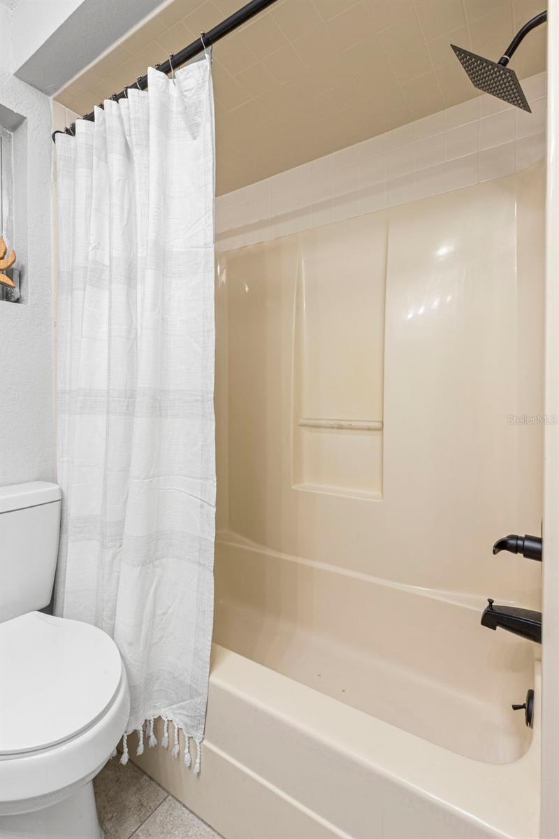Bathroom 2 tub/shower combo