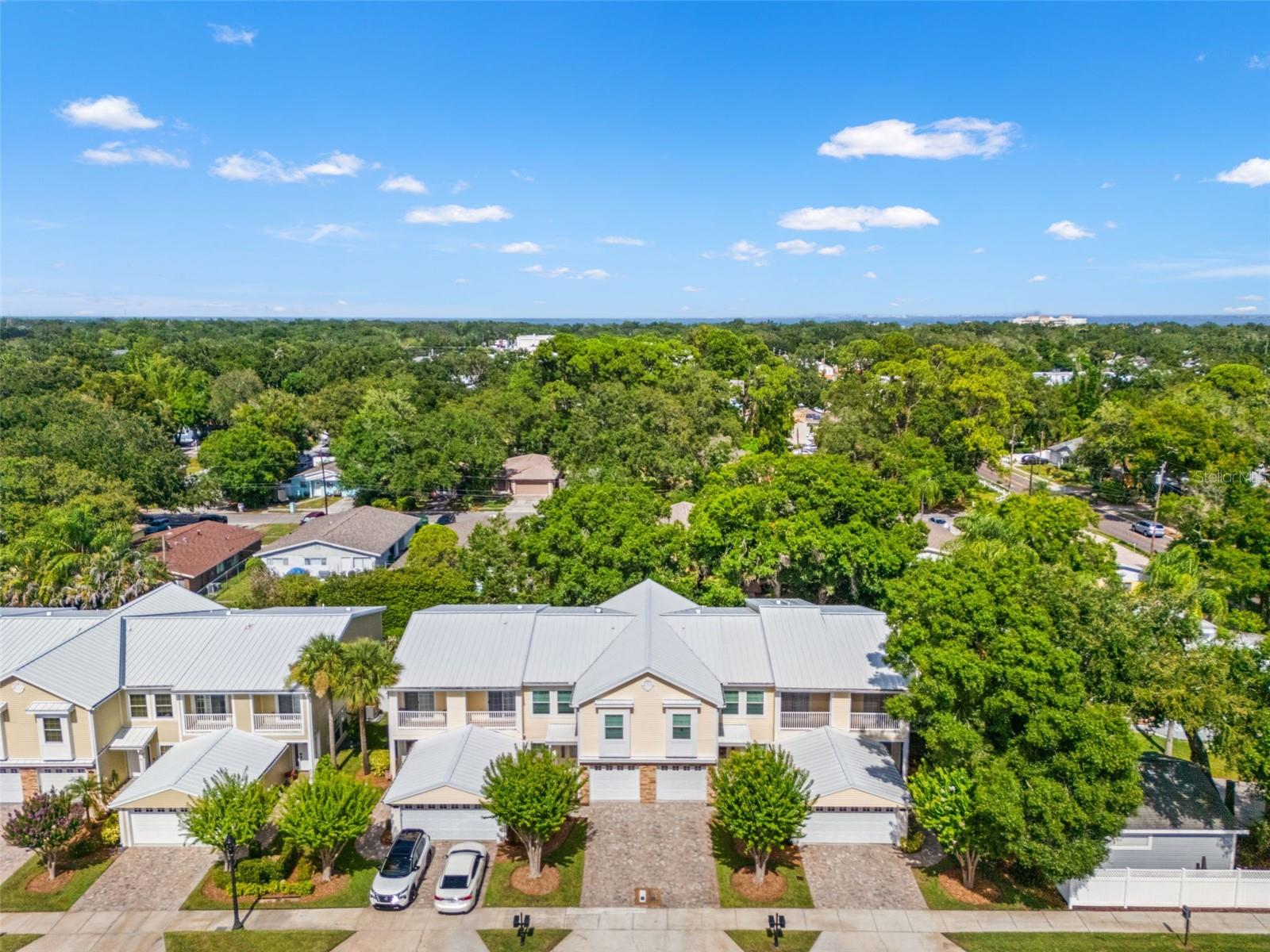 TB8521049