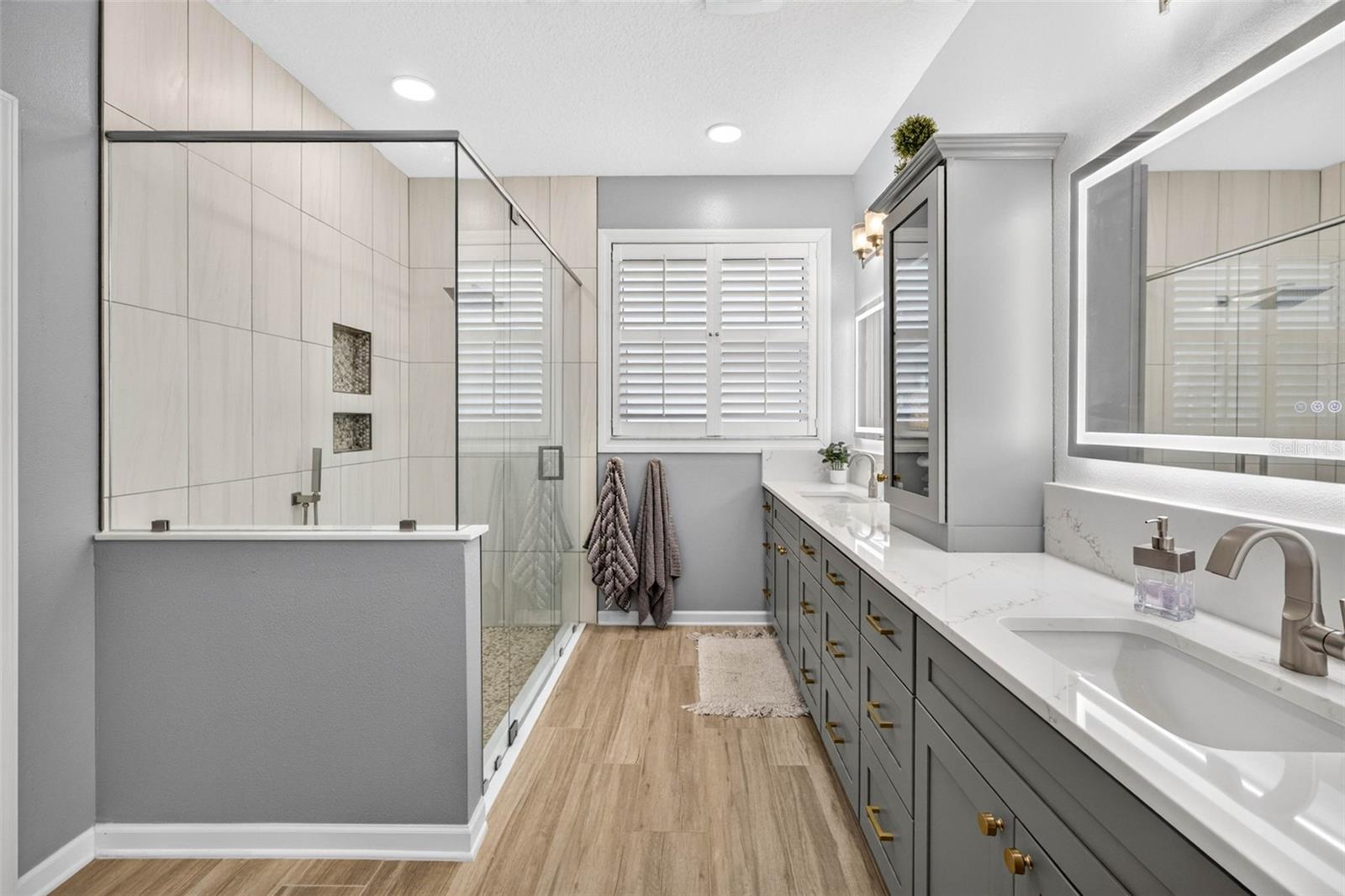 Double vanities with Quarts Counters