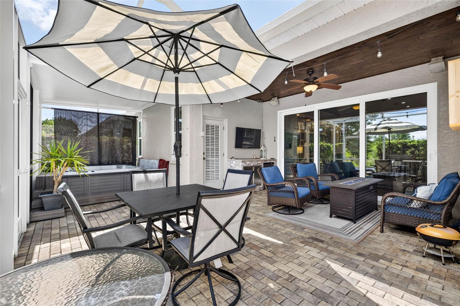 Screened in, fully paved lanai