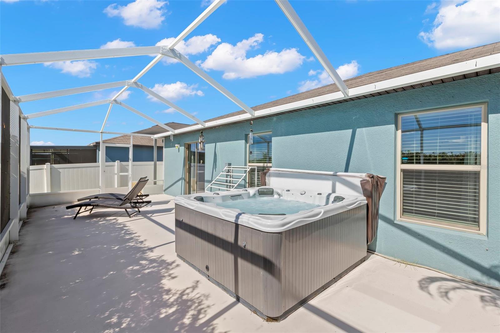 Screened Lanai with Spa!