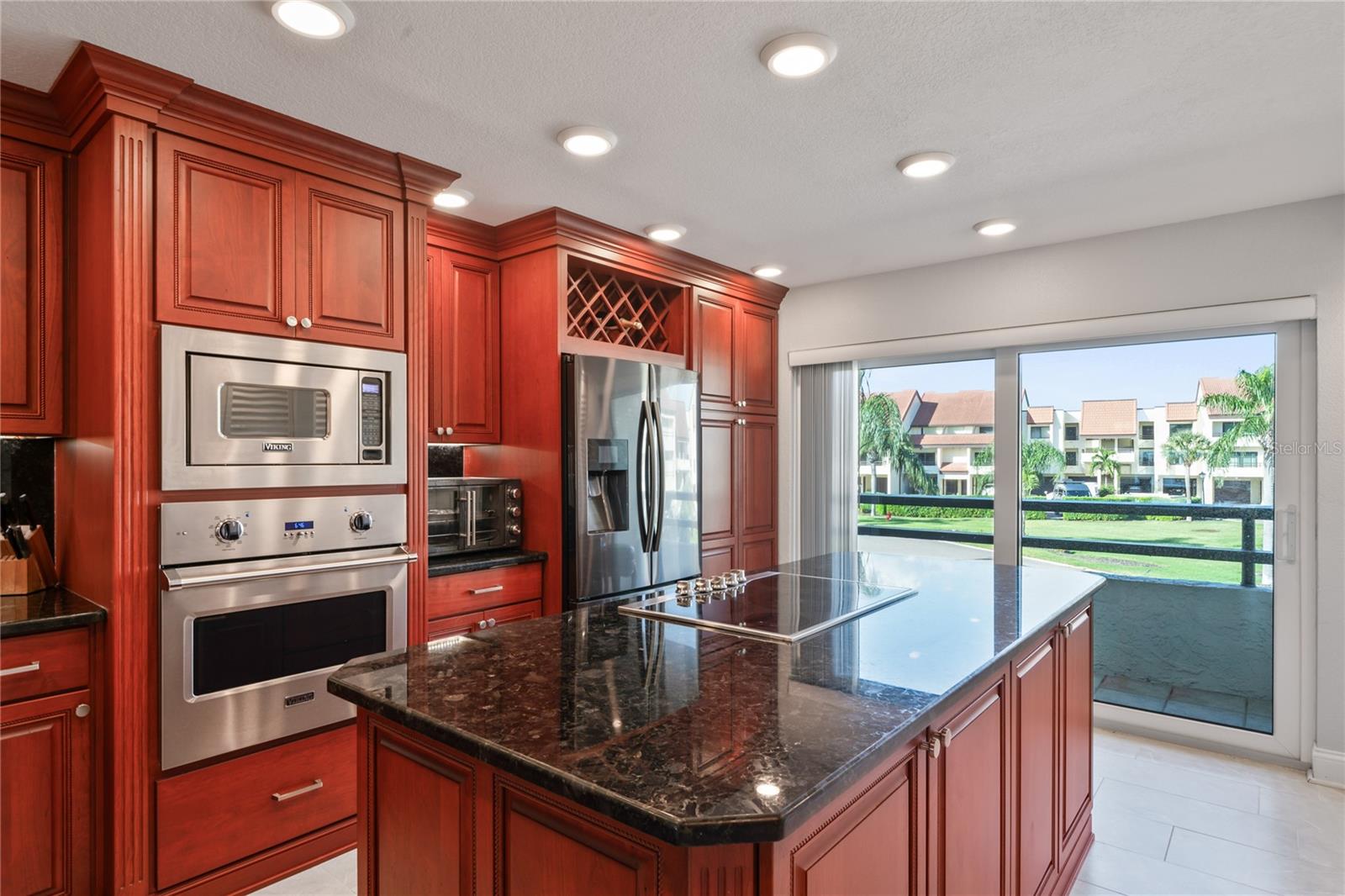 TB8521142