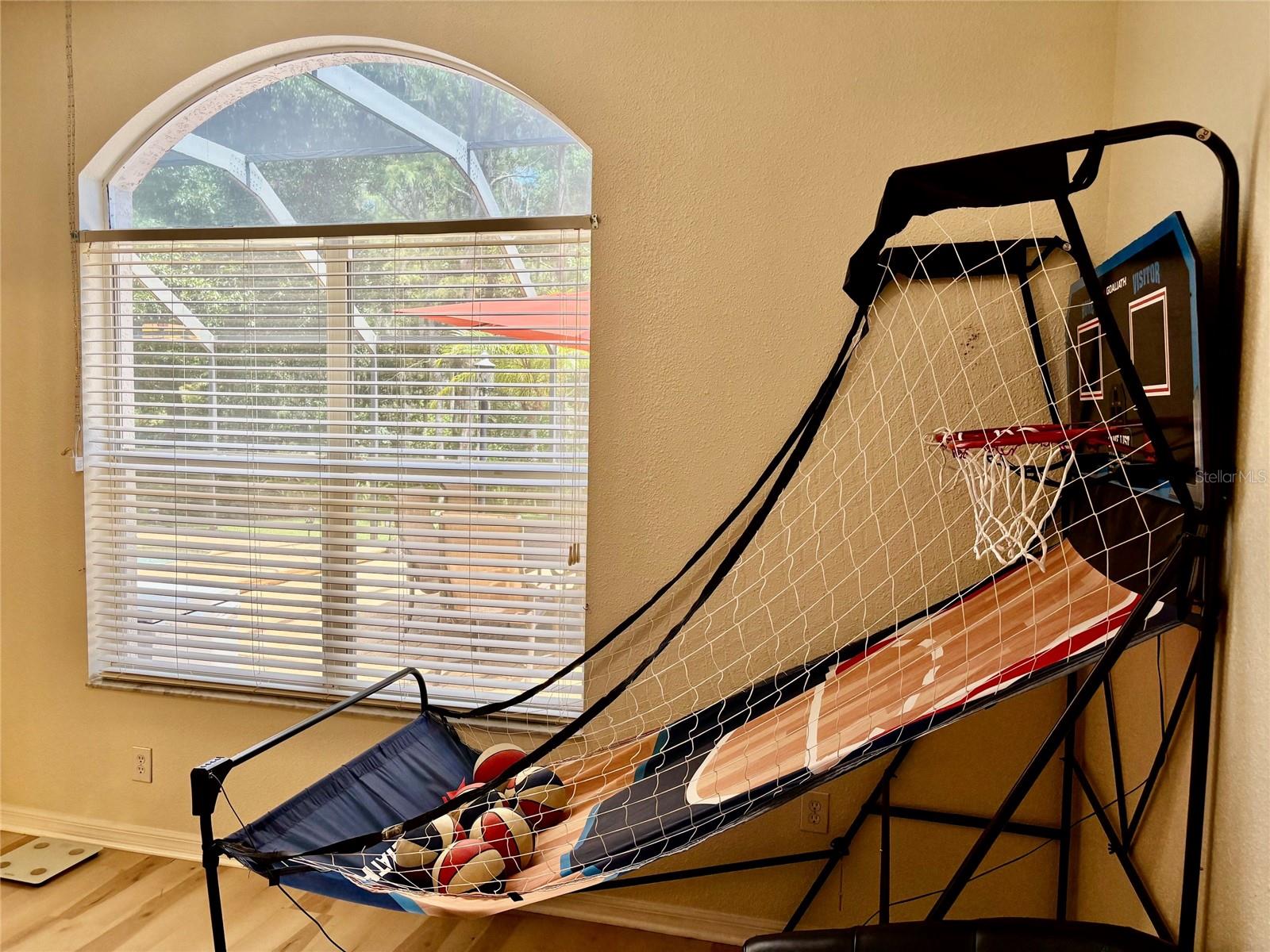 TB8521176