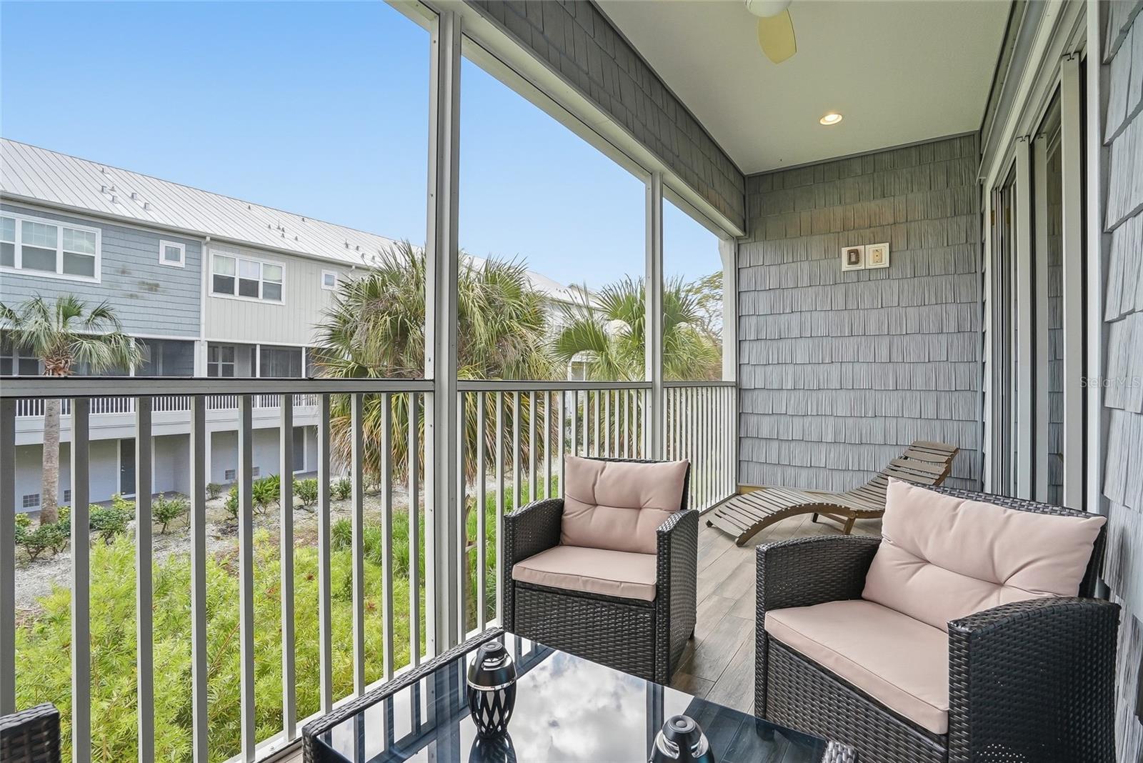 Aside from the seating area, there is additional space for a dining table for Al Fresco dining.