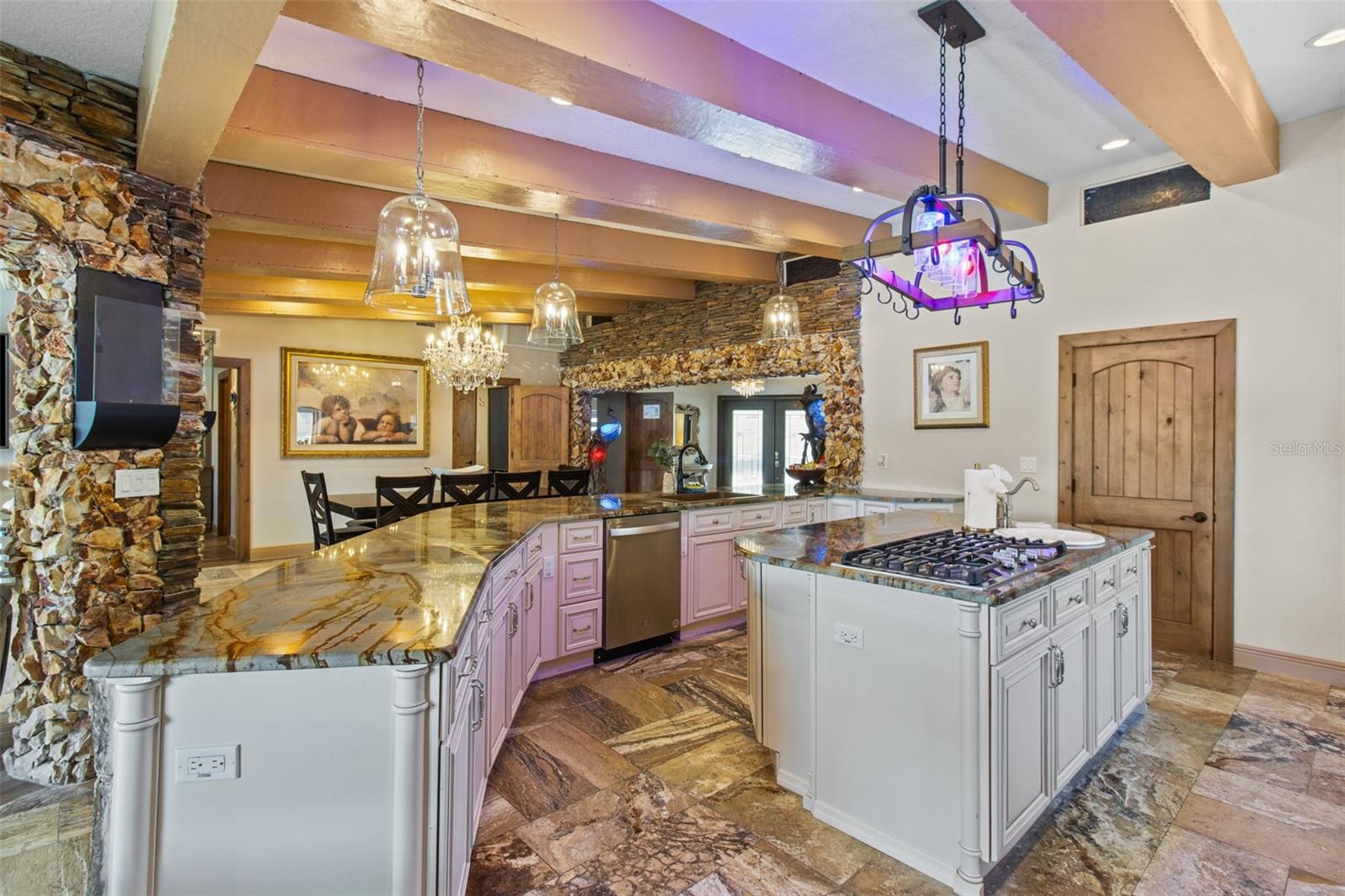 Kitchen with gas cooktop