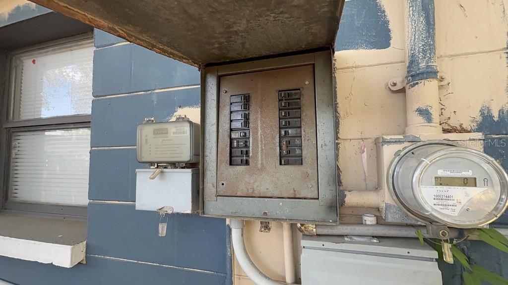 TB8521226
