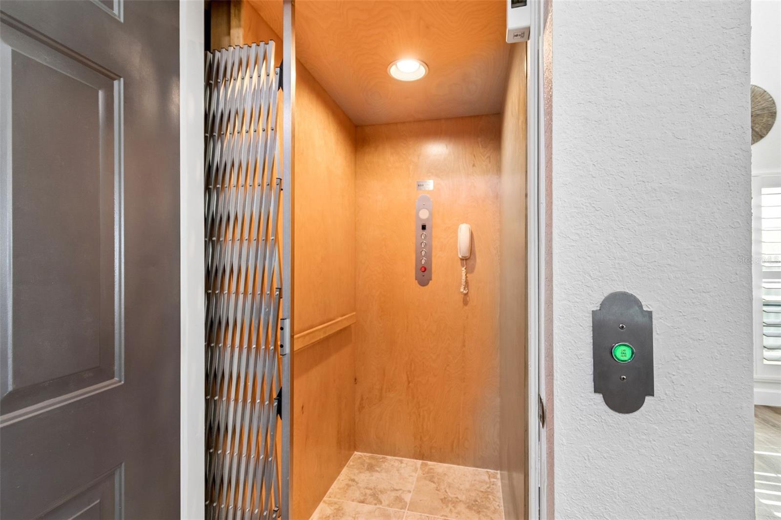 Elevator -full size up to 950 lbs