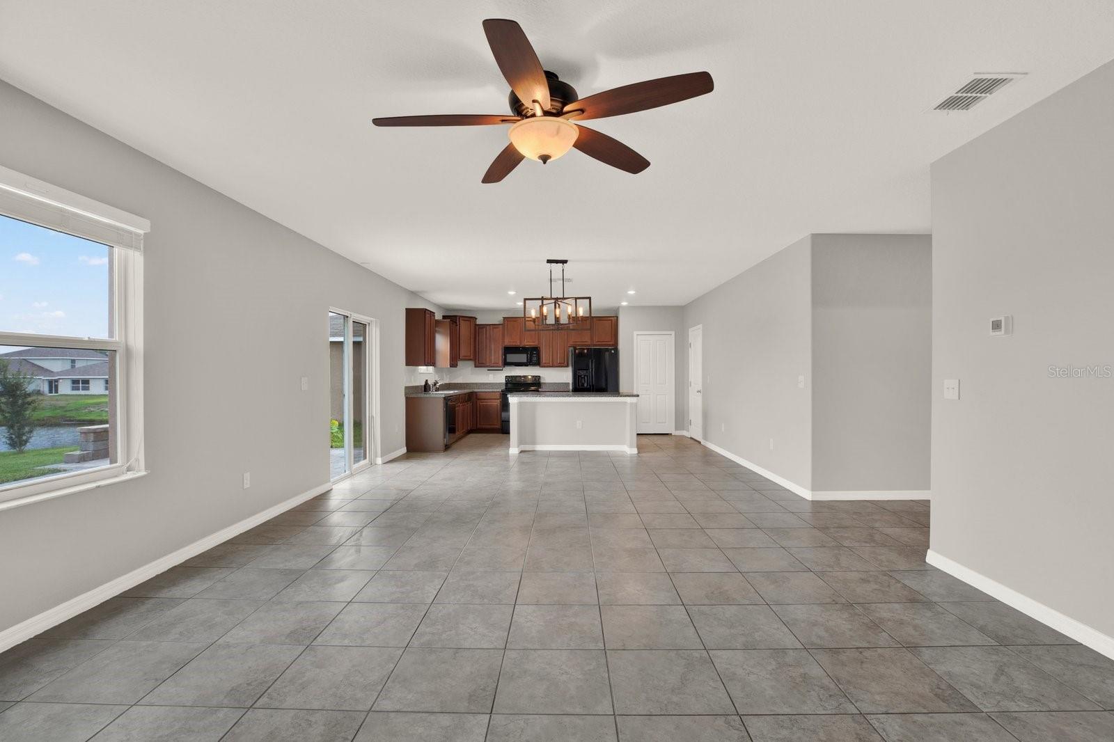 TB8521253