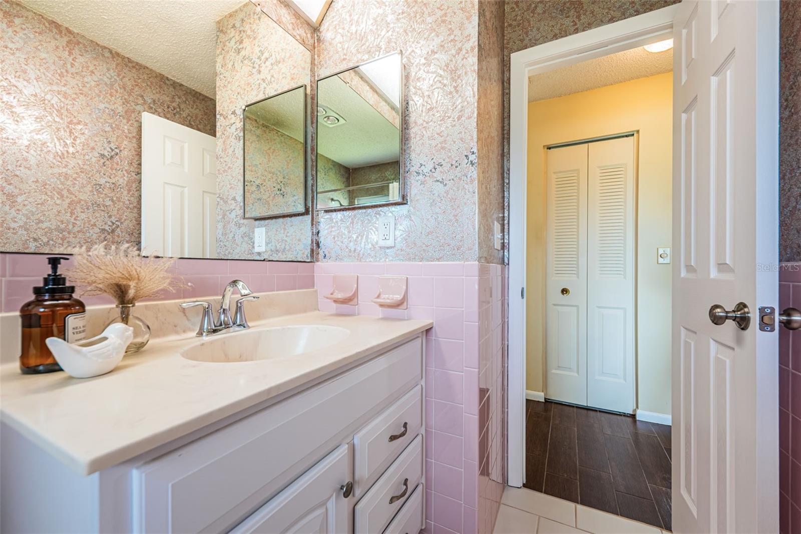 2nd bathroom