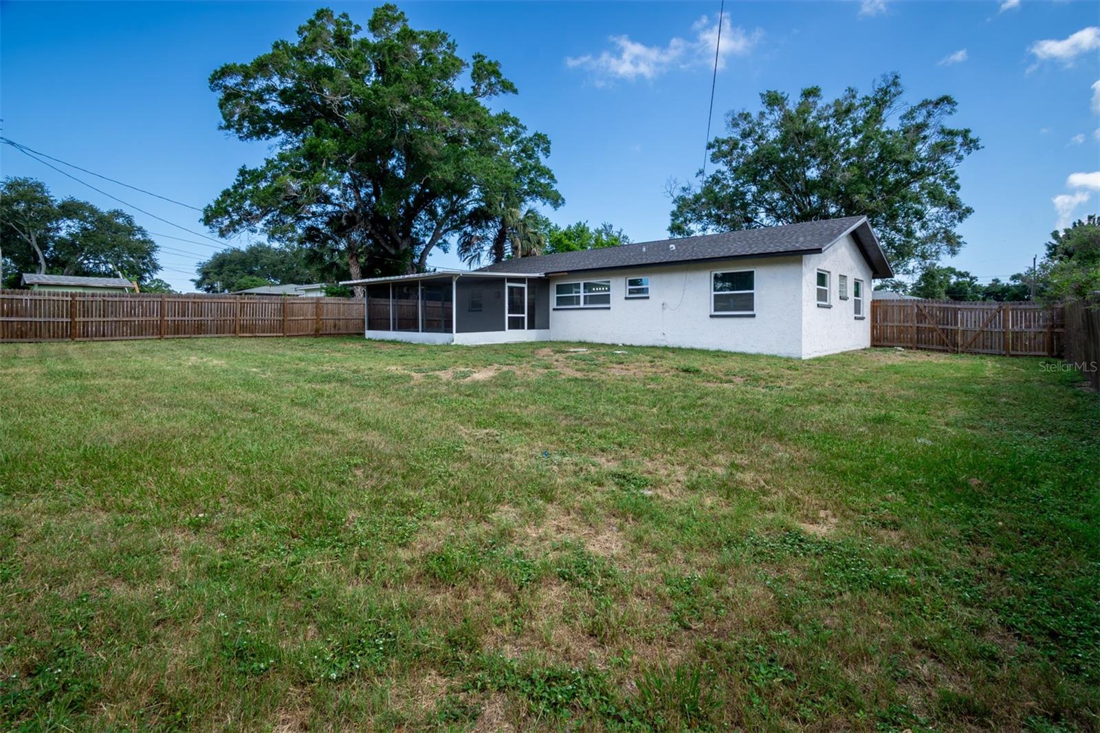 Large Fully Fenced Back Yard